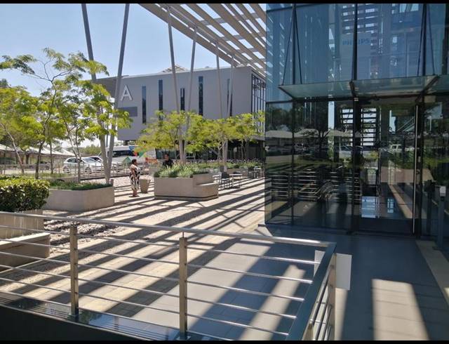 BUSINESS PROPERTY TO RENT IN WOODMEAD